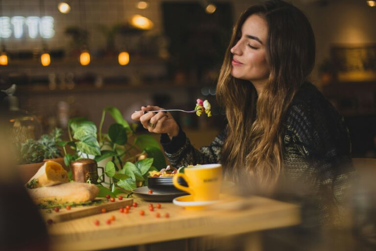 Scopri di più sull'articolo Il cammino verso un rapporto sano con il cibo: la mia esperienza con il mindful eating